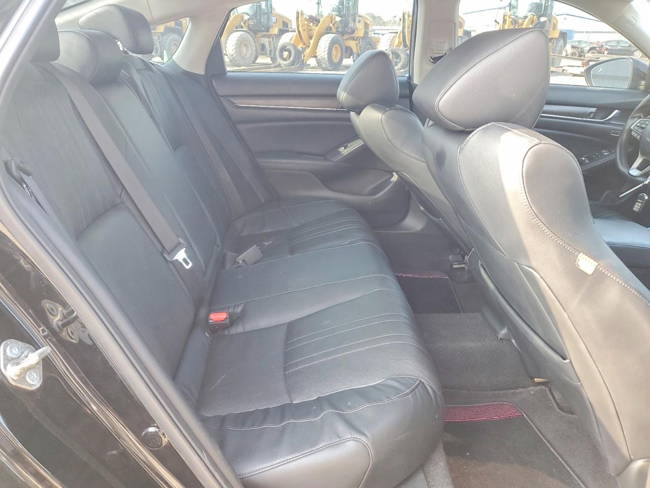 2018 HONDA ACCORD TOURING photo 19