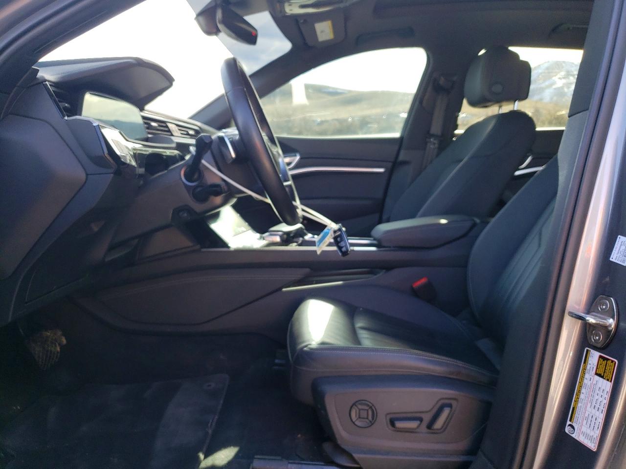 2022 AUDI E-TRON PREMIUM photo 13