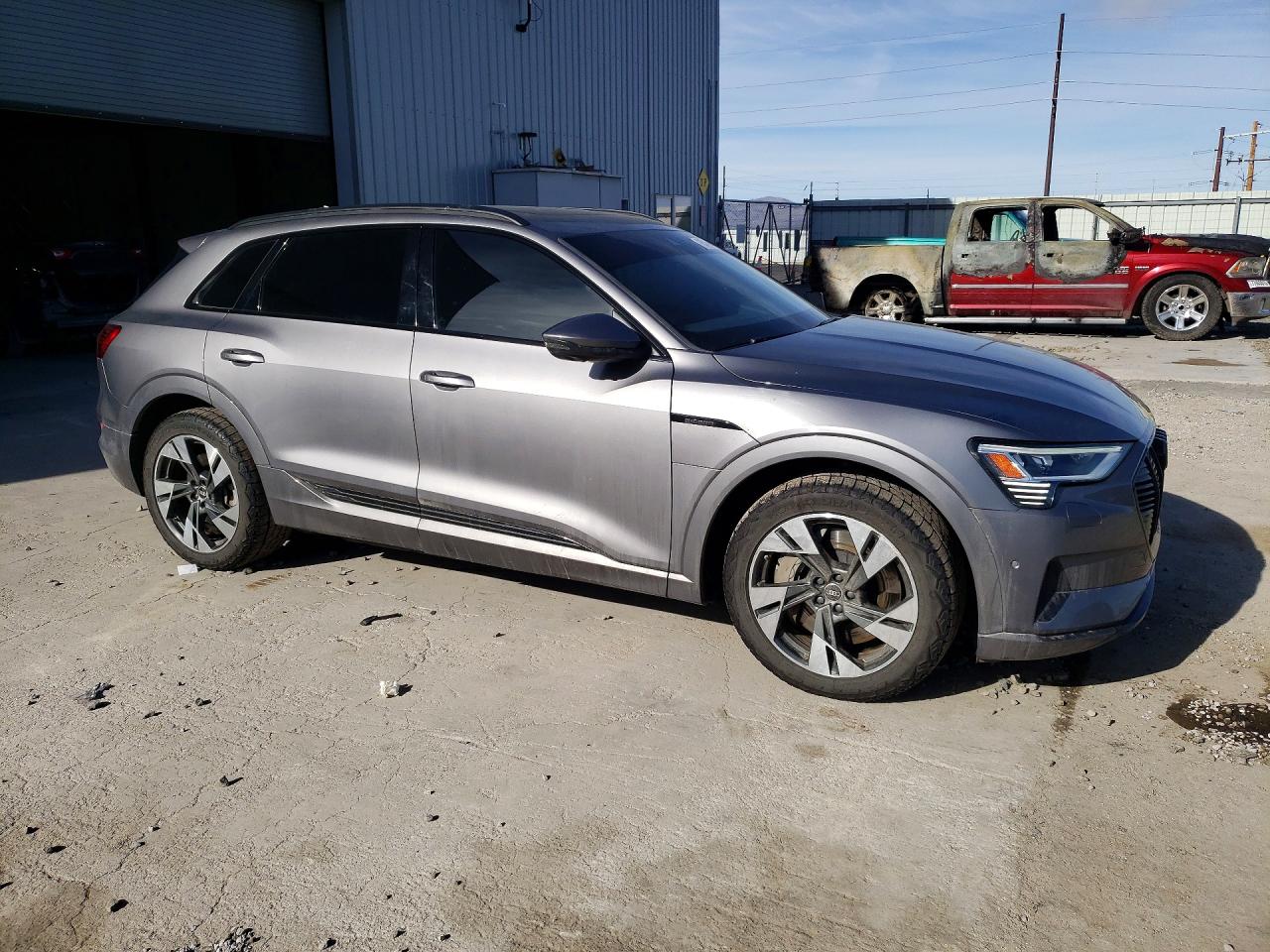 2022 AUDI E-TRON PREMIUM photo 7