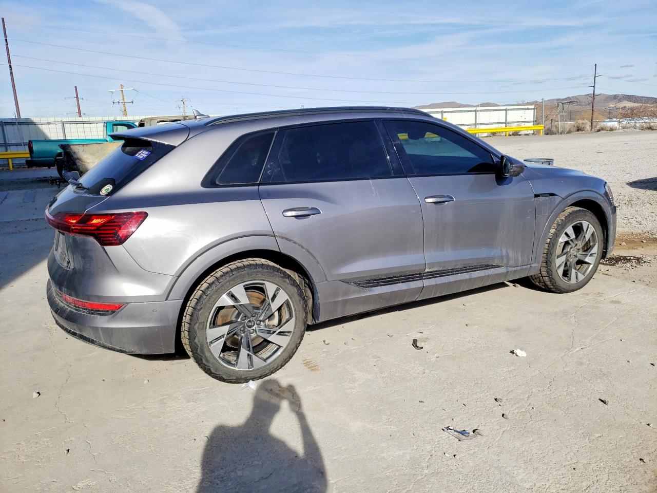 2022 AUDI E-TRON PREMIUM photo 5