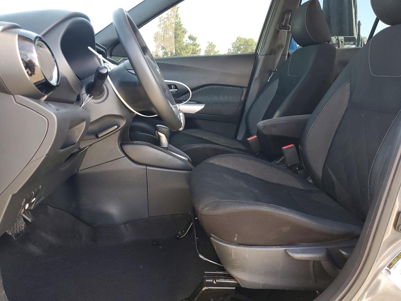 2019 NISSAN KICKS SV photo 13
