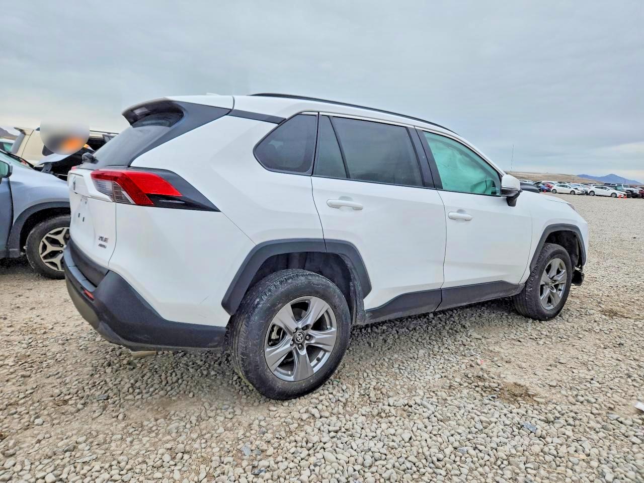 2024 TOYOTA RAV4 XLE photo 3