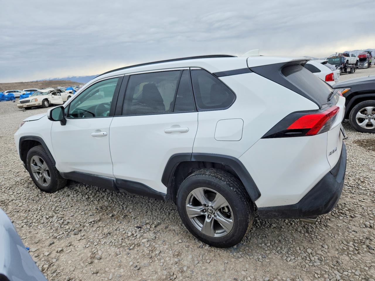 2024 TOYOTA RAV4 XLE photo 2