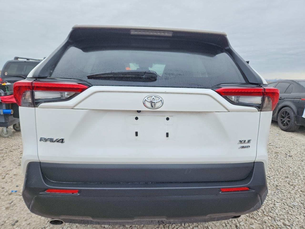 2024 TOYOTA RAV4 XLE photo 6