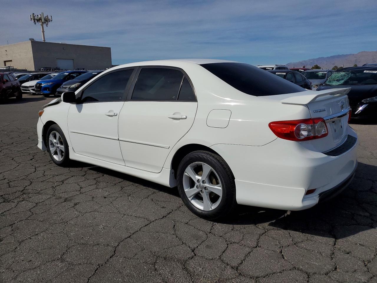 2013 TOYOTA COROLLA S photo 2