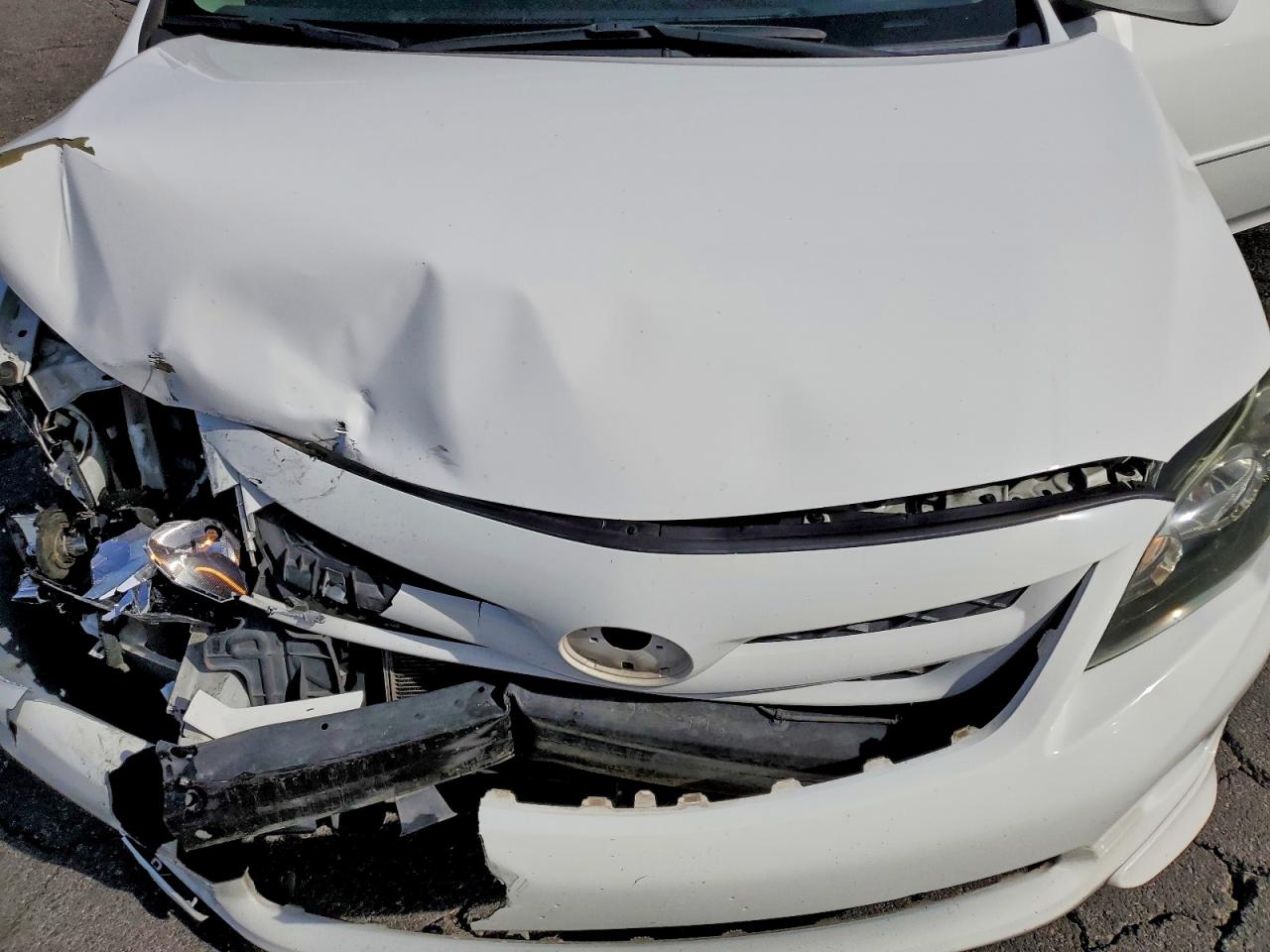 2013 TOYOTA COROLLA S photo 11