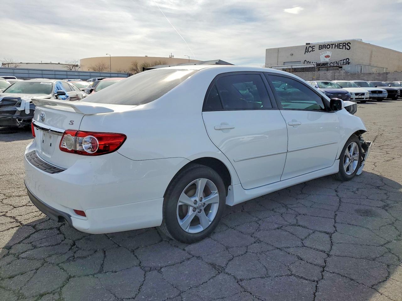 2013 TOYOTA COROLLA S photo 3