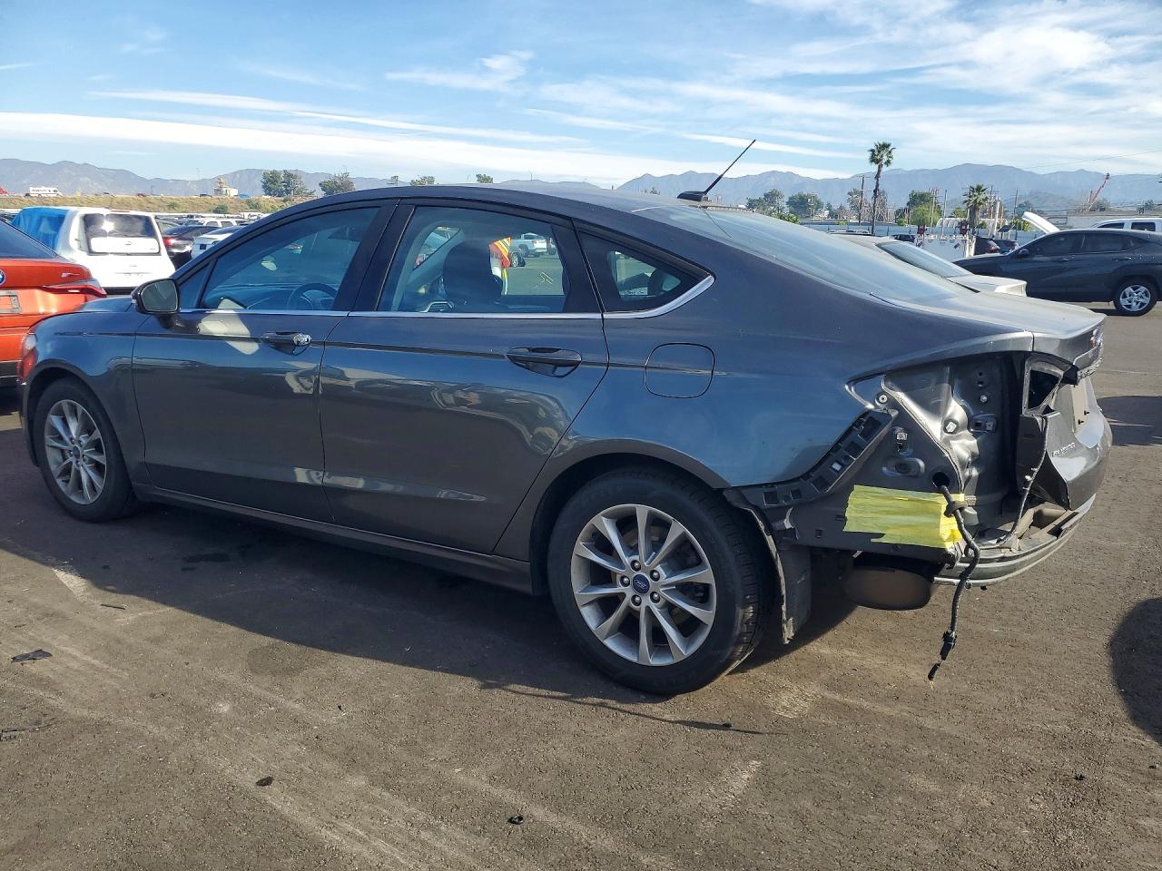 2017 FORD FUSION SE photo 3