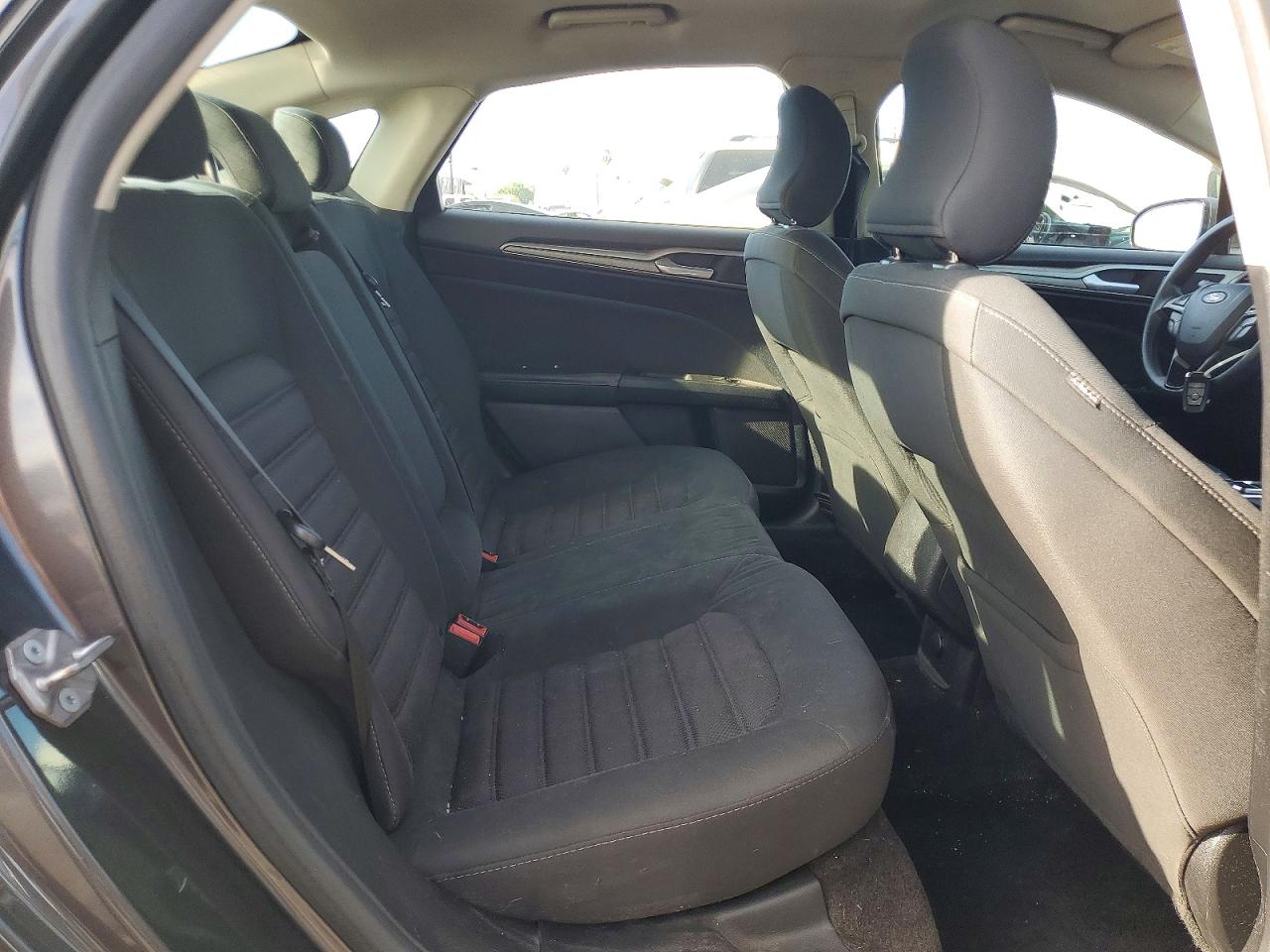 2017 FORD FUSION SE photo 19