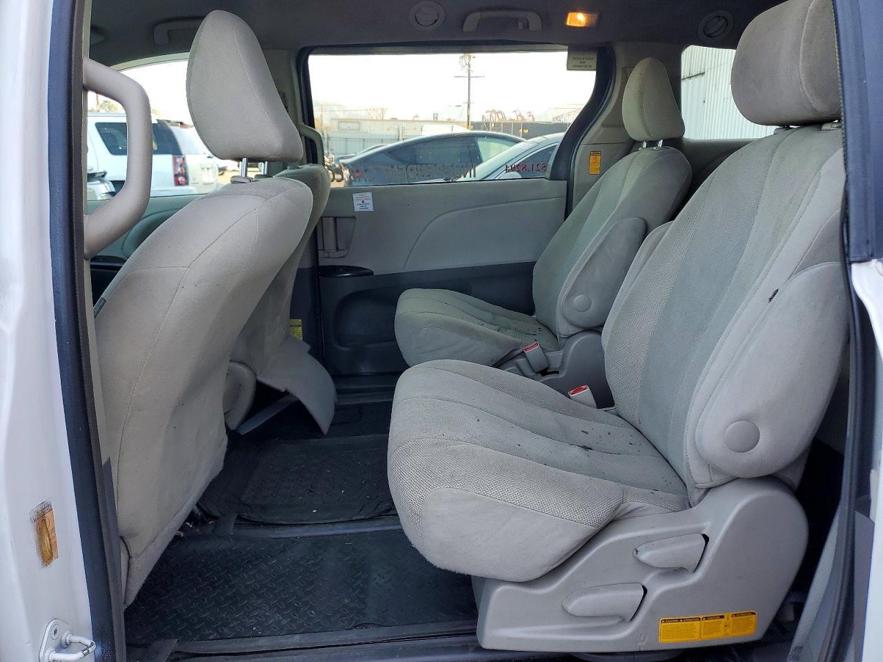 2014 TOYOTA SIENNA L 7-PASSENGER photo 31