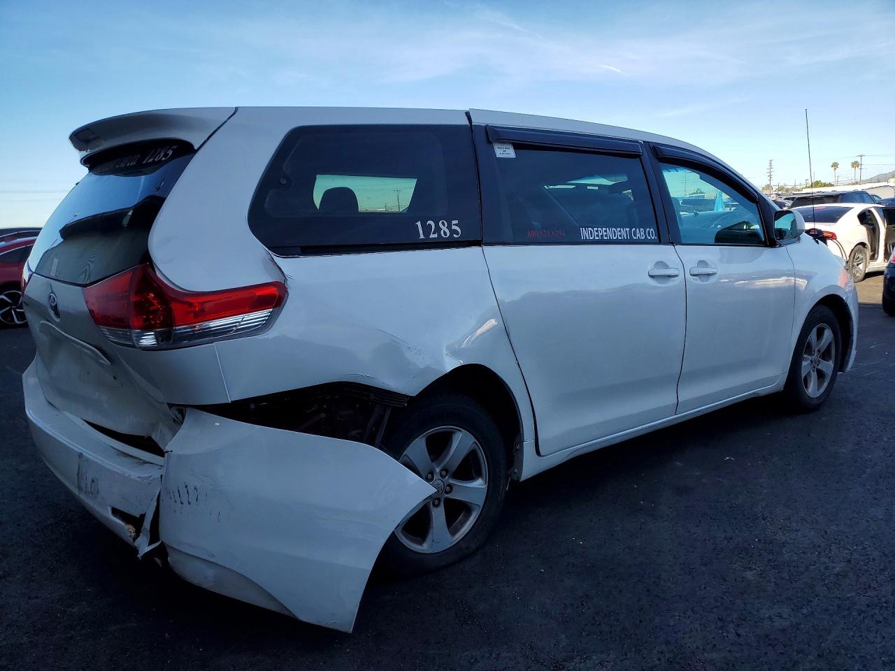 2014 TOYOTA SIENNA L 7-PASSENGER photo 7
