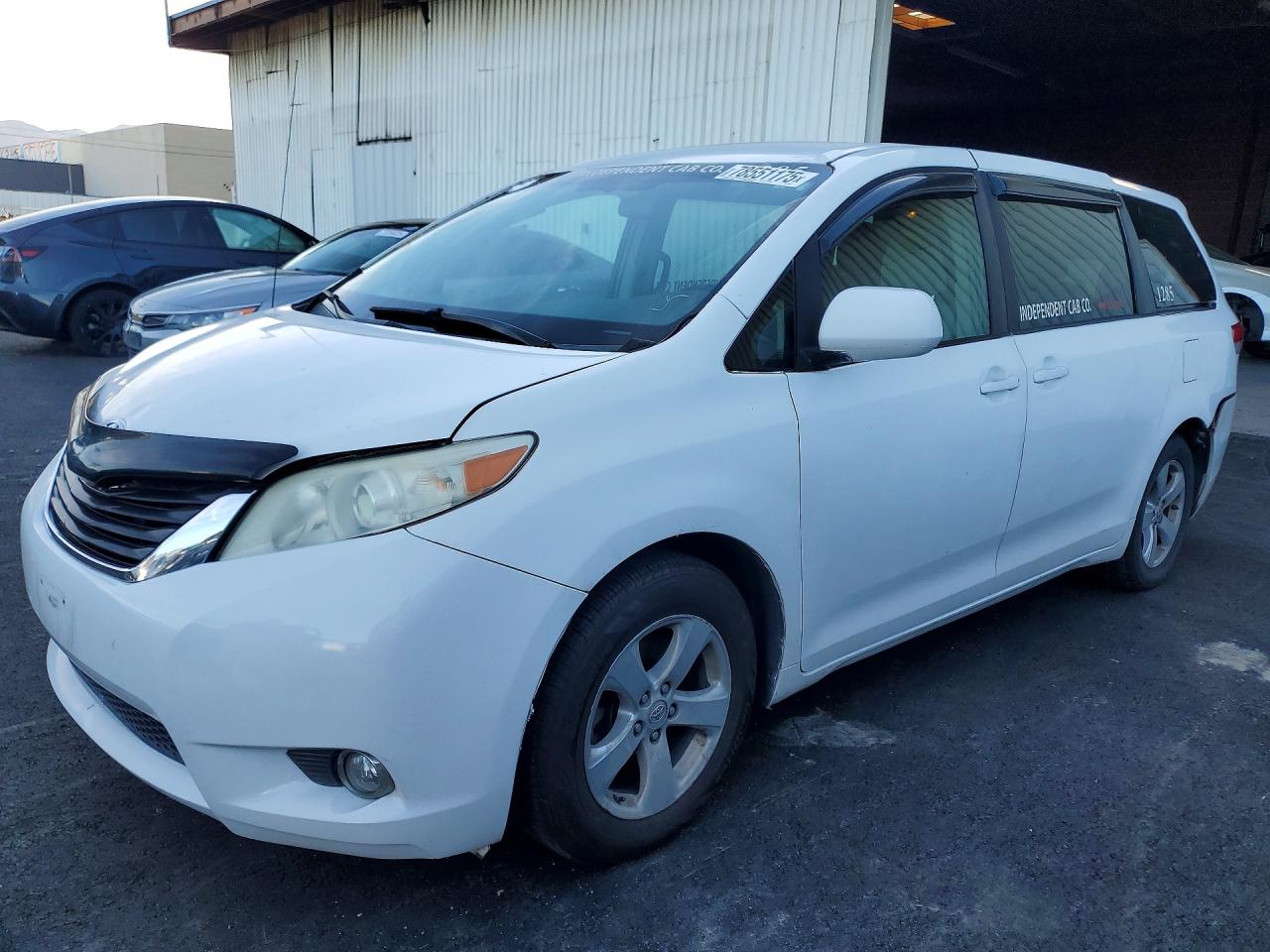 2014 TOYOTA SIENNA