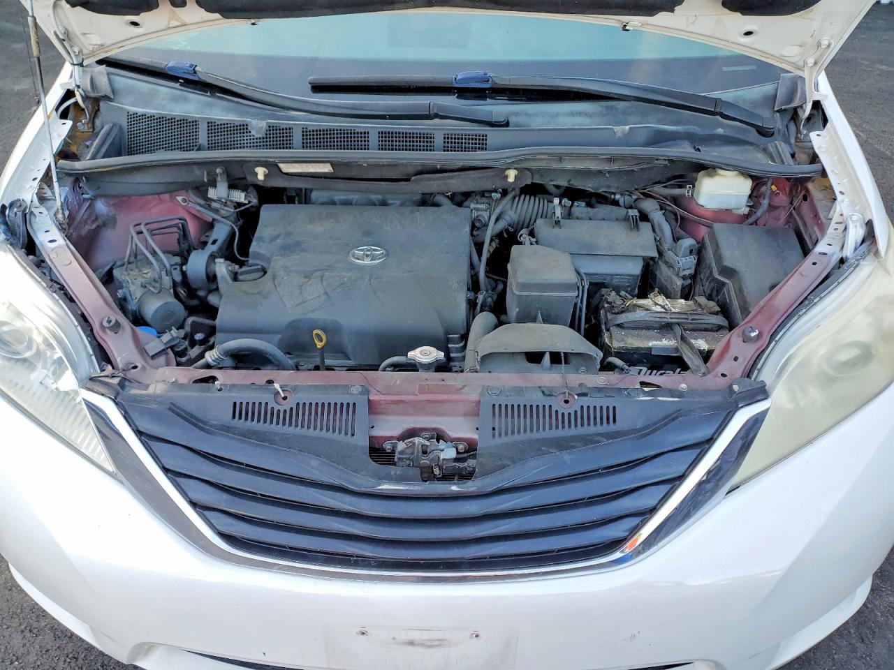 2014 TOYOTA SIENNA L 7-PASSENGER photo 34