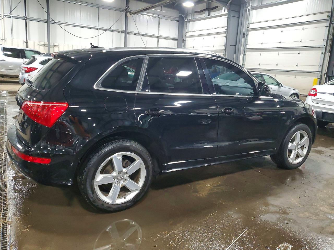 2011 AUDI Q5 PREMIUM PLUS photo 3