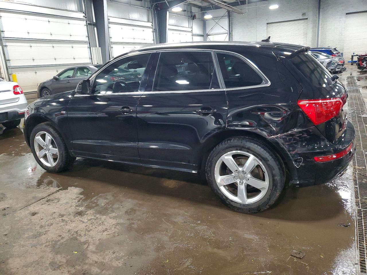 2011 AUDI Q5 PREMIUM PLUS photo 2