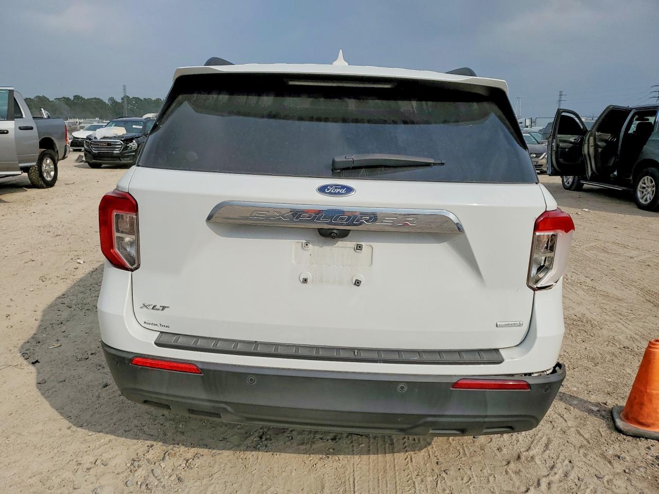 2020 FORD EXPLORER XLT photo 6