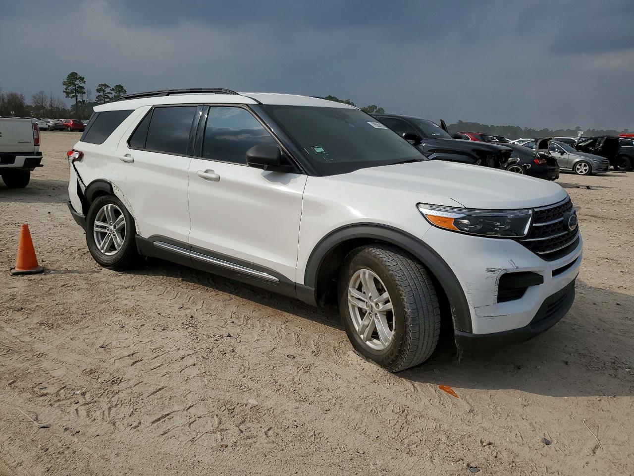 2020 FORD EXPLORER XLT photo 4