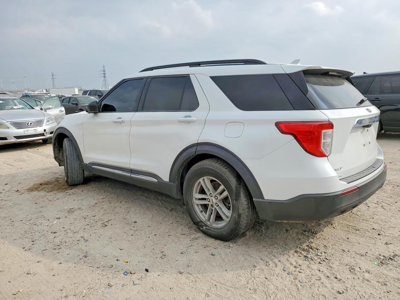 2020 FORD EXPLORER XLT photo 2