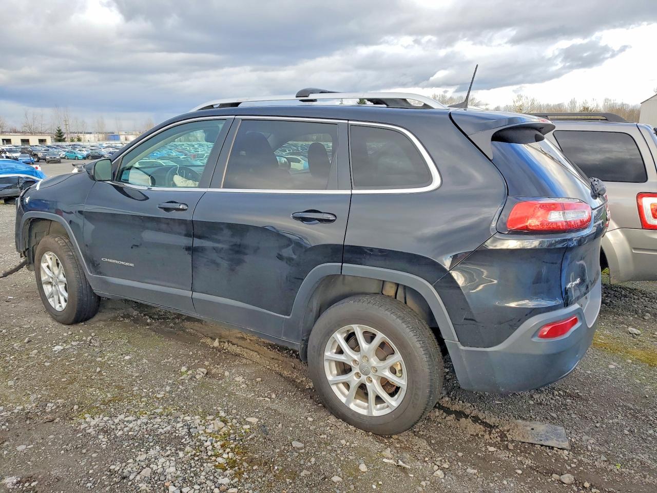 2017 JEEP CHEROKEE LATITUDE photo 2