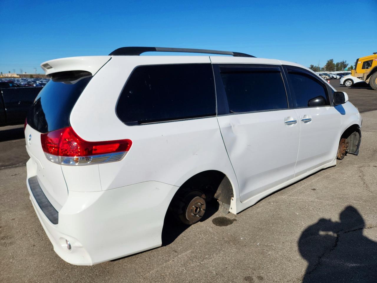 2015 TOYOTA SIENNA SE 8-PASSENGER photo 3