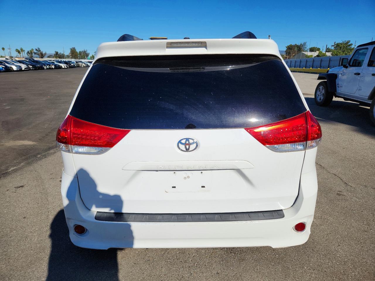 2015 TOYOTA SIENNA SE 8-PASSENGER photo 6