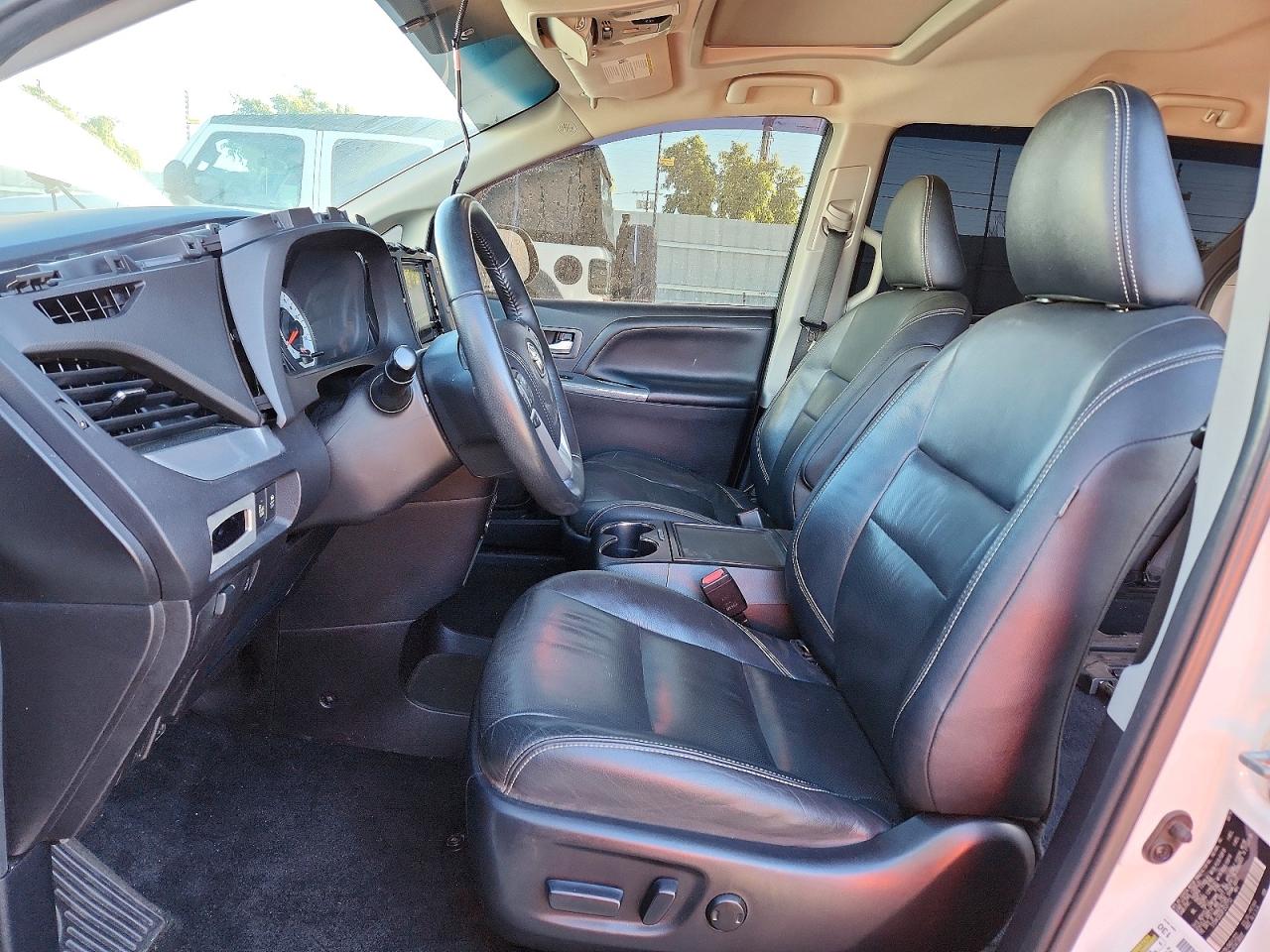 2015 TOYOTA SIENNA SE 8-PASSENGER photo 7