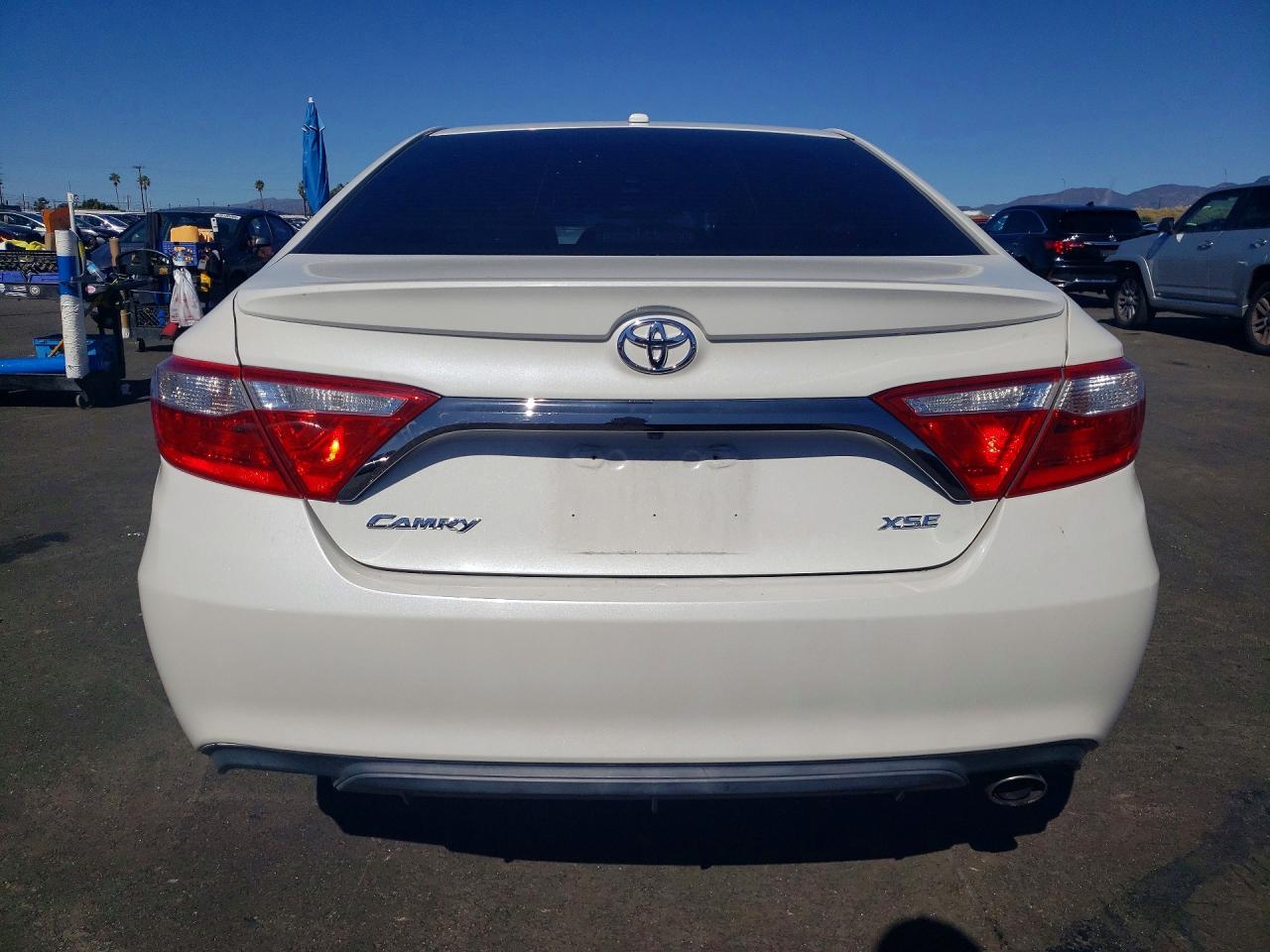 2015 TOYOTA CAMRY LE photo 6