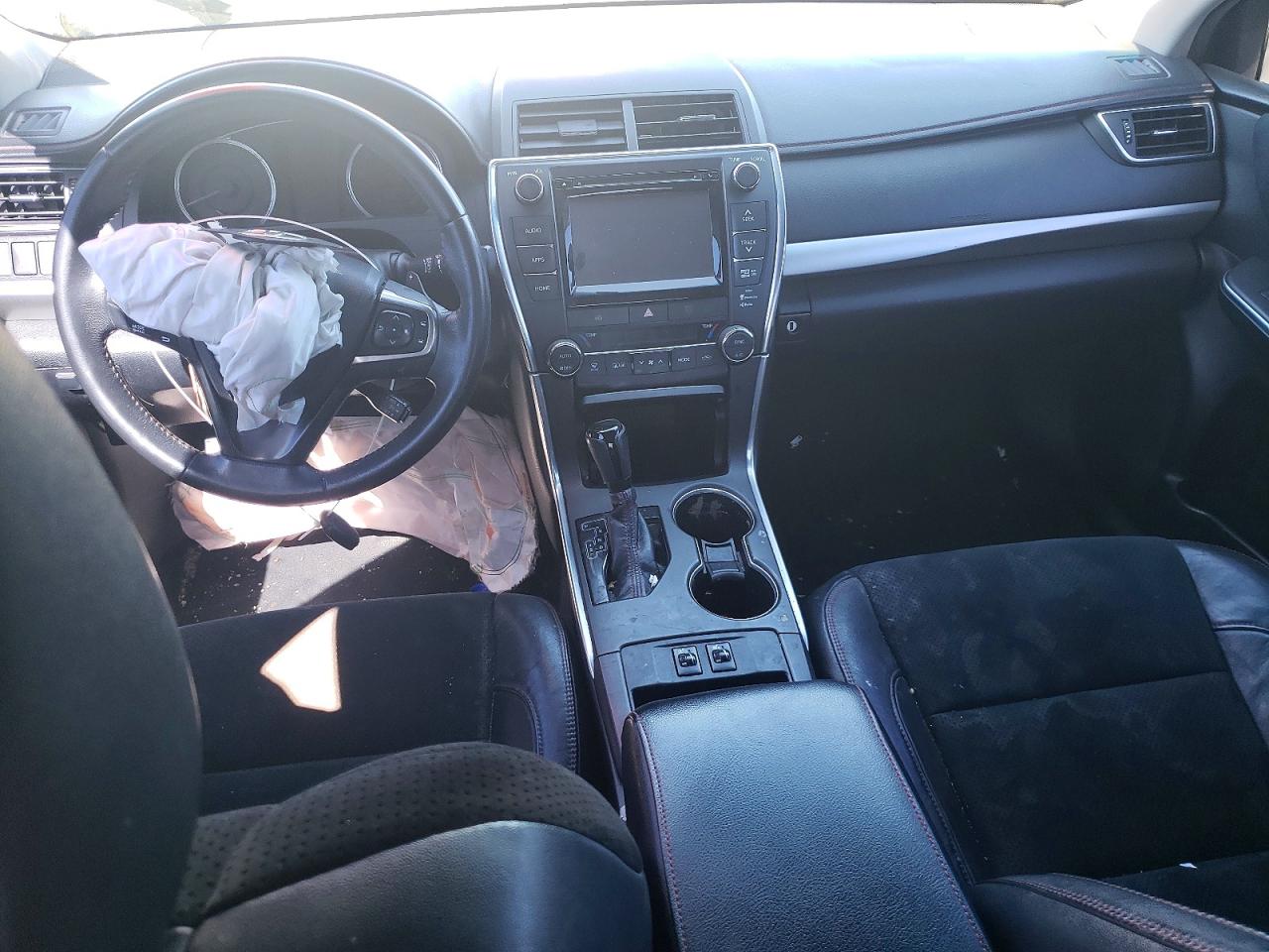 2015 TOYOTA CAMRY LE photo 8