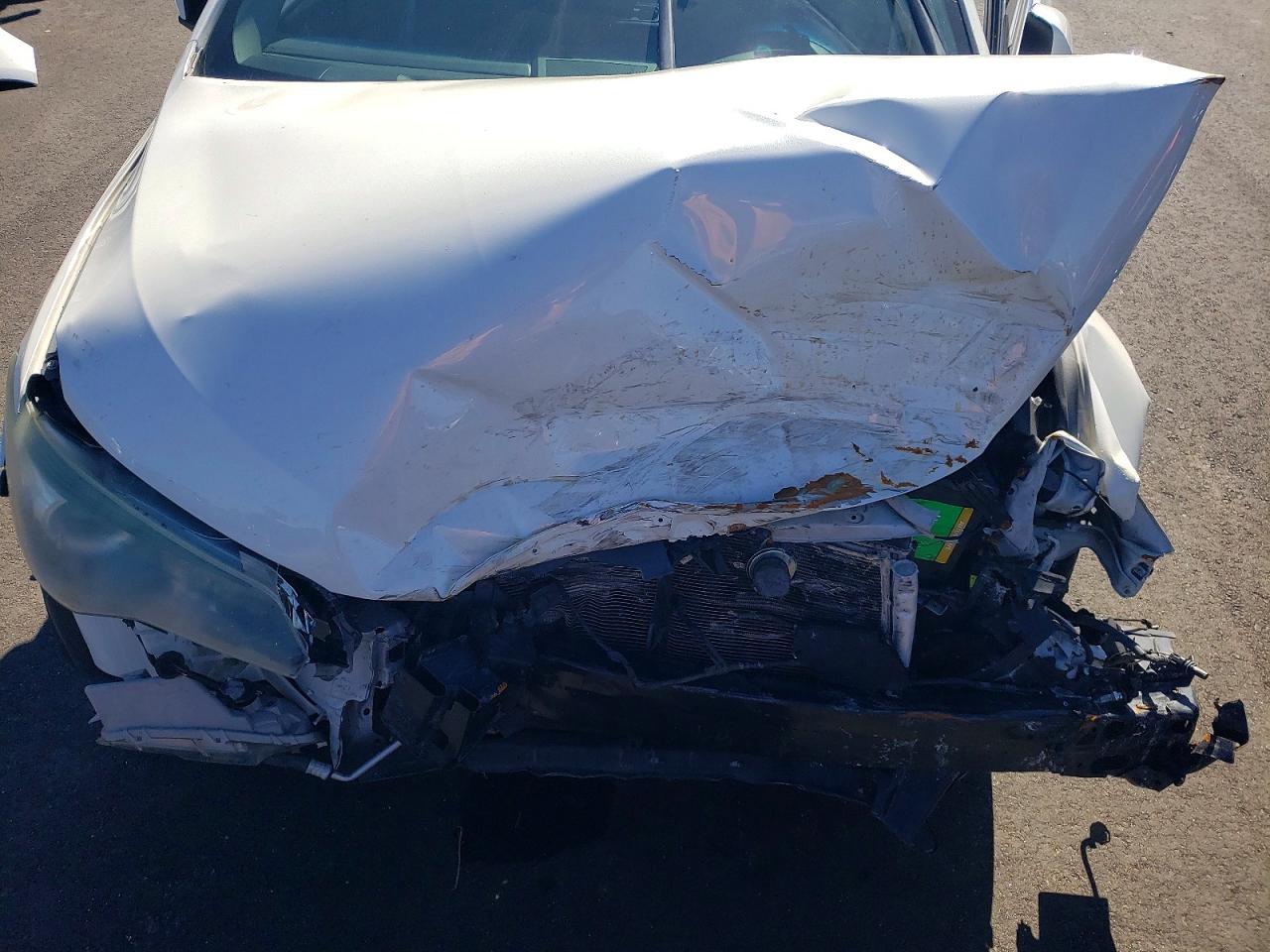 2015 TOYOTA CAMRY LE photo 11
