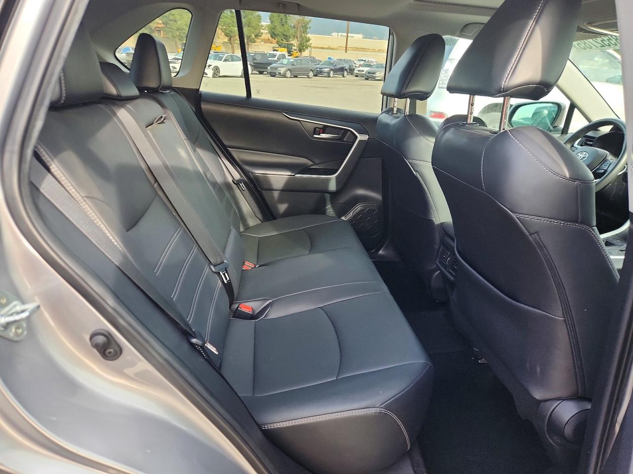2021 TOYOTA RAV4 XLE PREMIUM photo 28