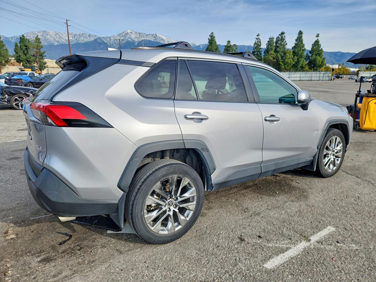 2021 TOYOTA RAV4 XLE PREMIUM photo 7