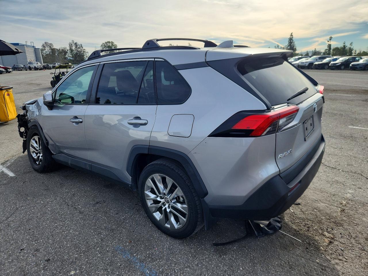 2021 TOYOTA RAV4 XLE PREMIUM photo 4