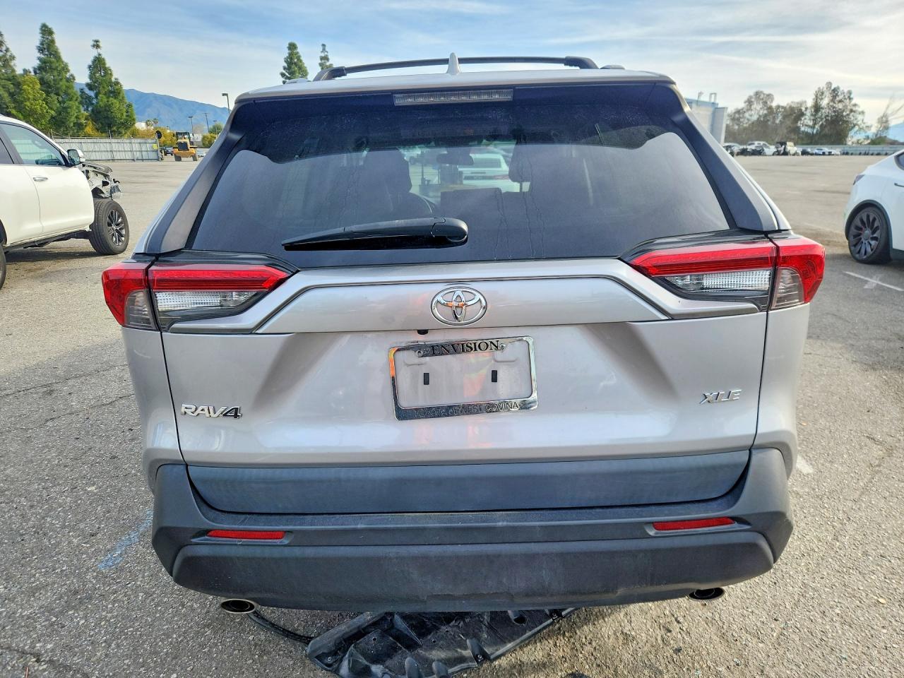 2021 TOYOTA RAV4 XLE PREMIUM photo 16