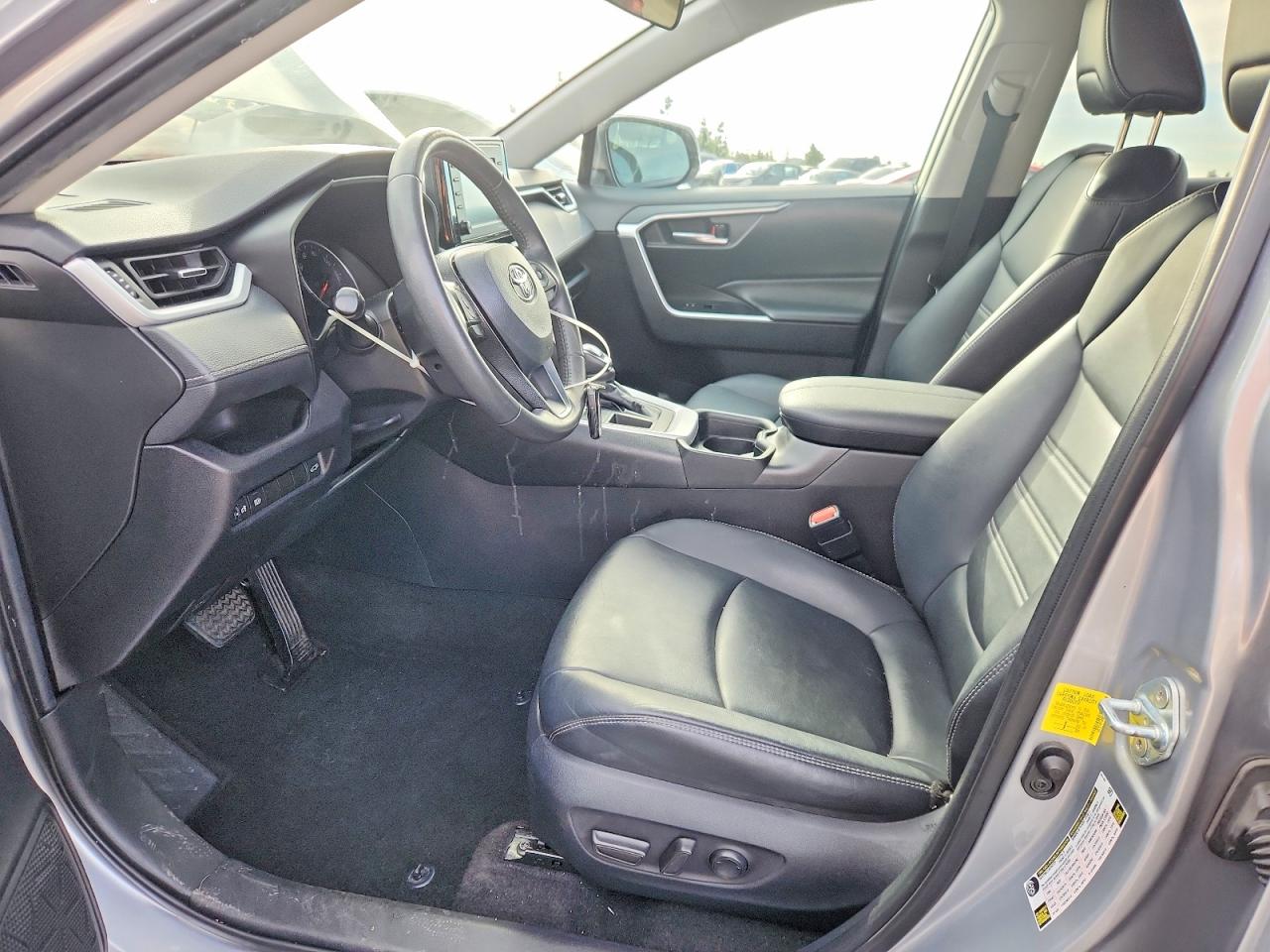 2021 TOYOTA RAV4 XLE PREMIUM photo 19