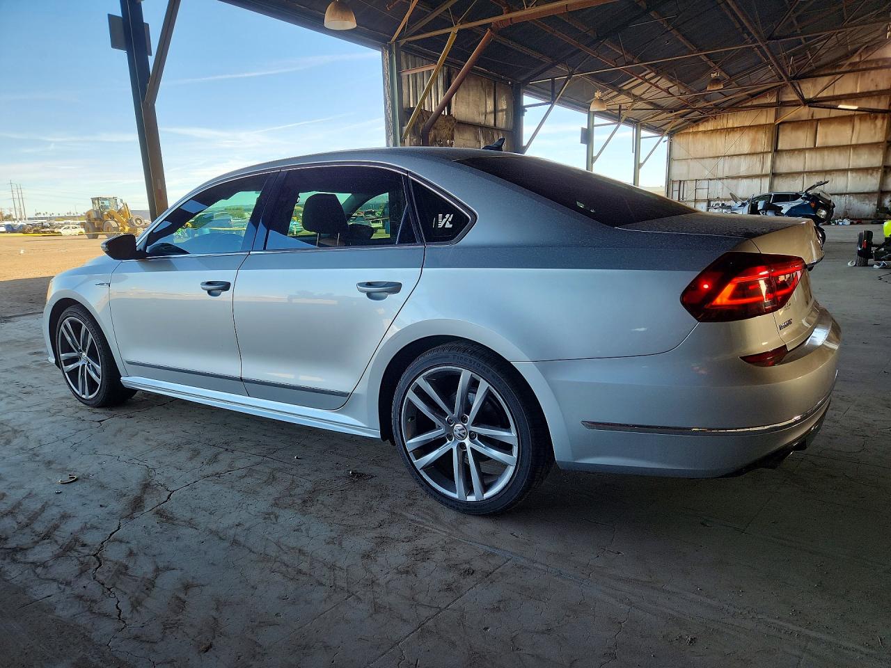 2017 VOLKSWAGEN PASSAT R-LINE photo 2
