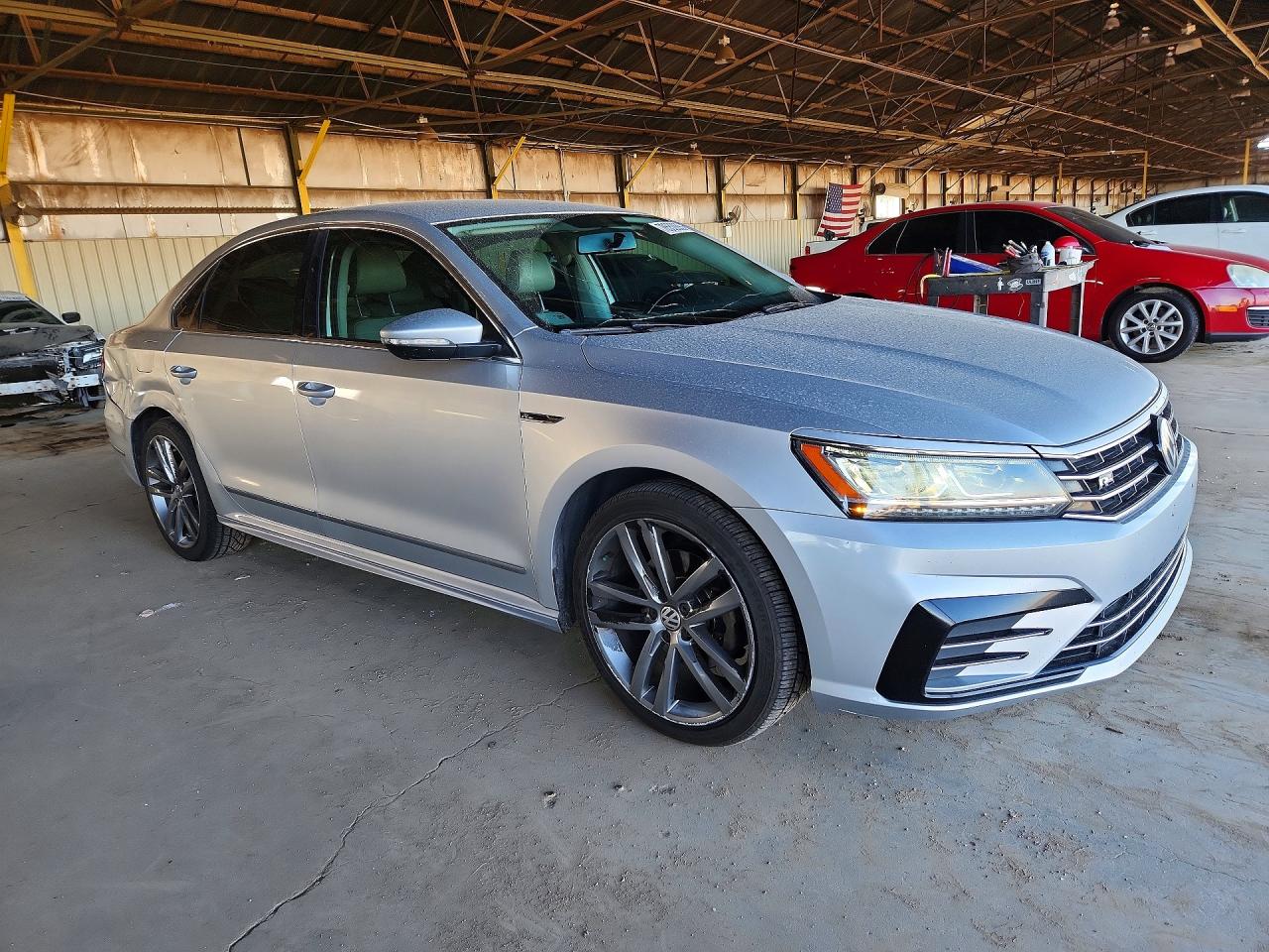 2017 VOLKSWAGEN PASSAT R-LINE photo 4