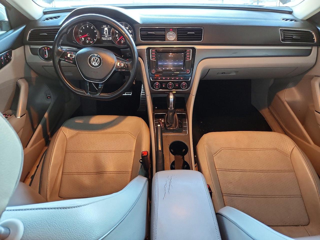 2017 VOLKSWAGEN PASSAT R-LINE photo 8