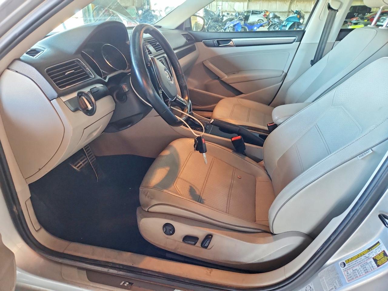 2017 VOLKSWAGEN PASSAT R-LINE photo 7