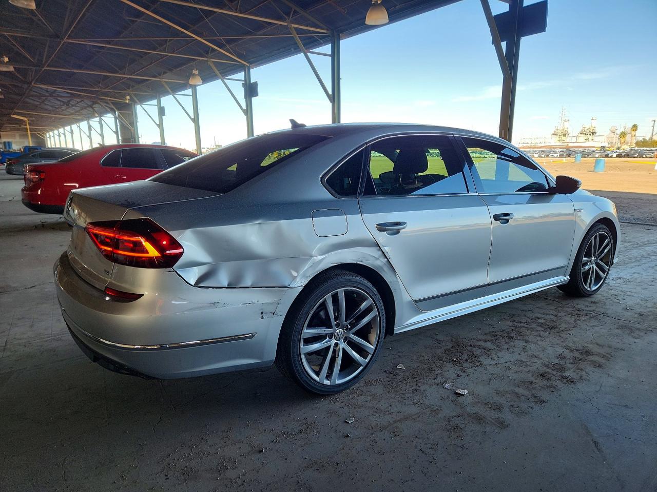 2017 VOLKSWAGEN PASSAT R-LINE photo 3
