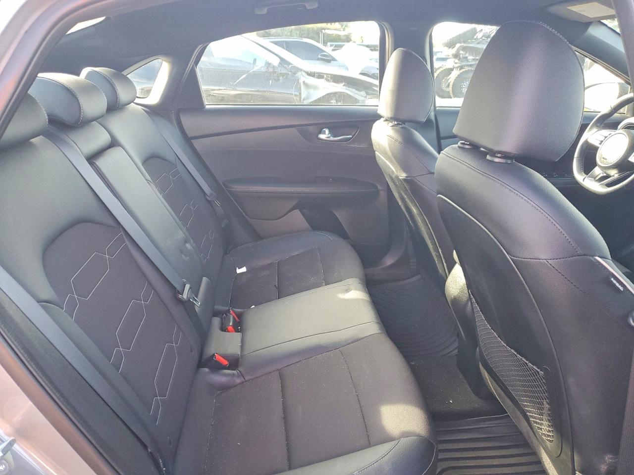 2024 KIA FORTE GT LINE photo 19