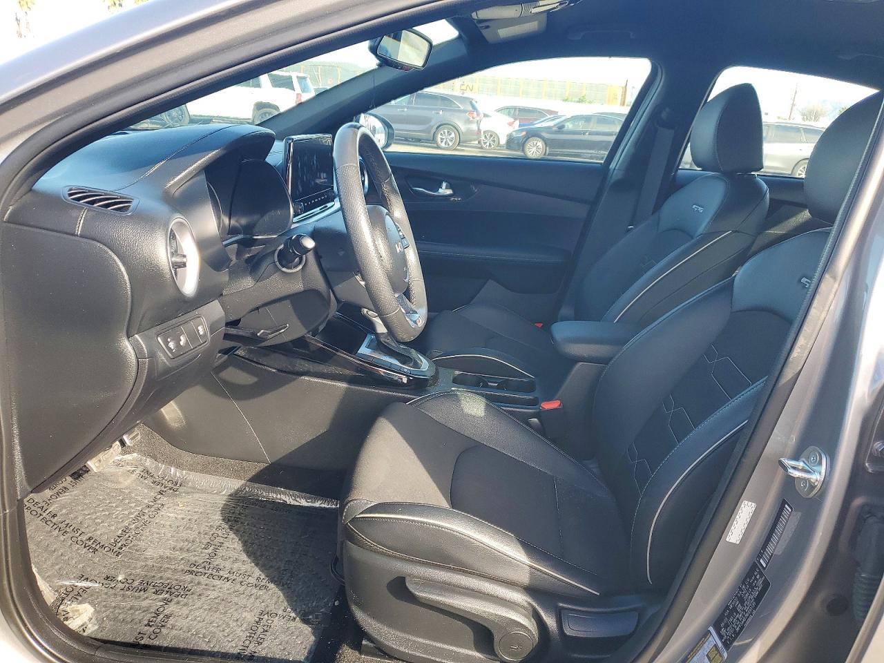 2024 KIA FORTE GT LINE photo 13