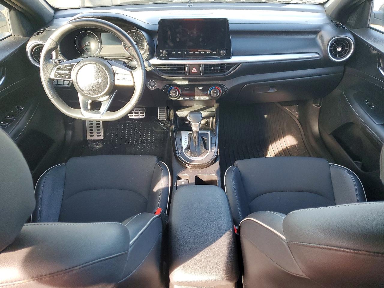 2024 KIA FORTE GT LINE photo 15