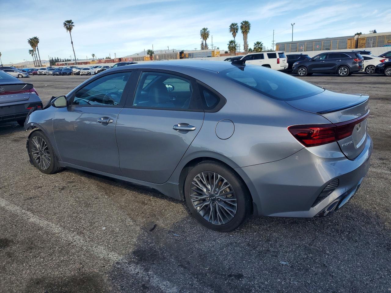 2024 KIA FORTE GT LINE photo 3