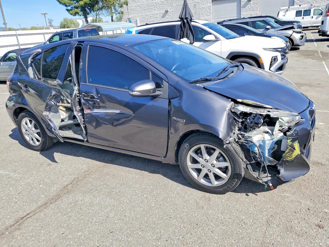 2015 TOYOTA PRIUS C FOUR photo 10
