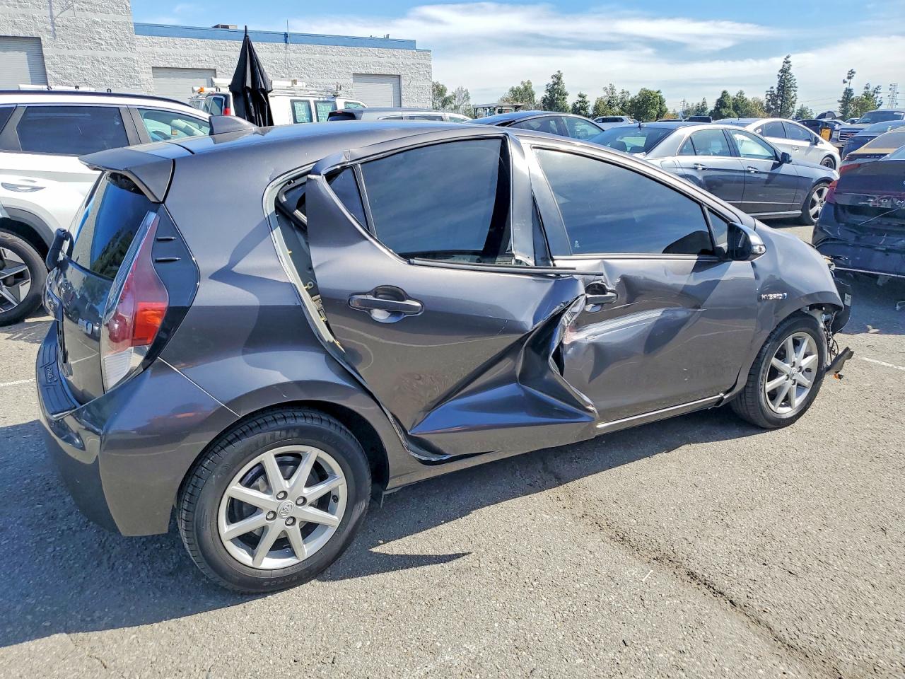 2015 TOYOTA PRIUS C FOUR photo 7