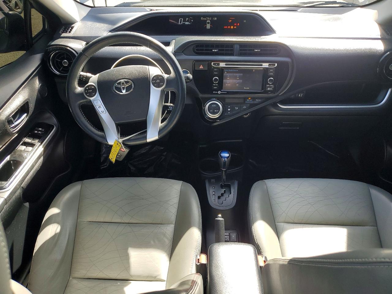 2015 TOYOTA PRIUS C FOUR photo 22