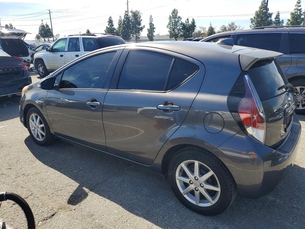 2015 TOYOTA PRIUS C FOUR photo 4