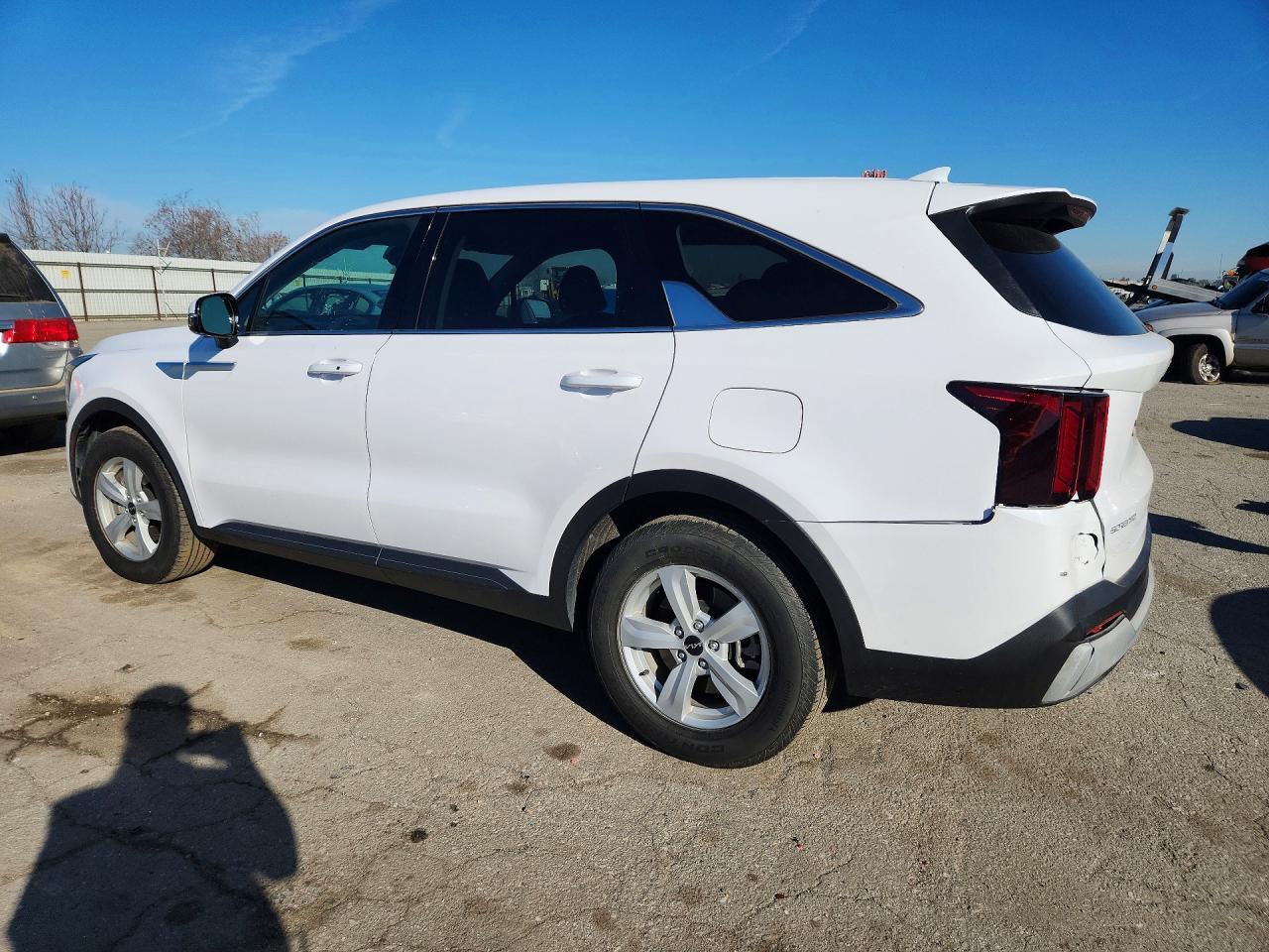 2024 KIA SORENTO LX photo 3