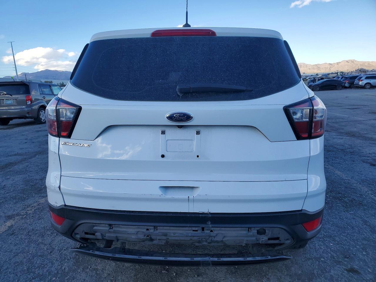 2018 FORD ESCAPE S photo 16