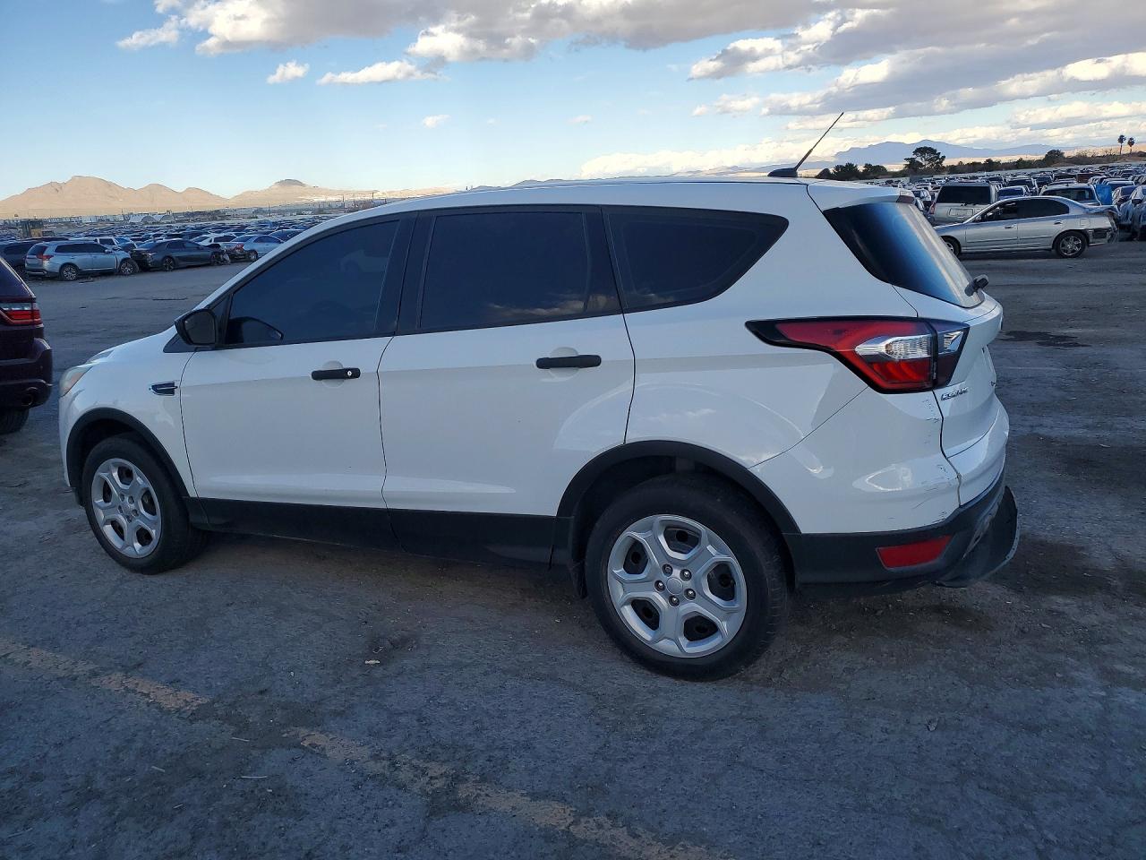 2018 FORD ESCAPE S photo 4